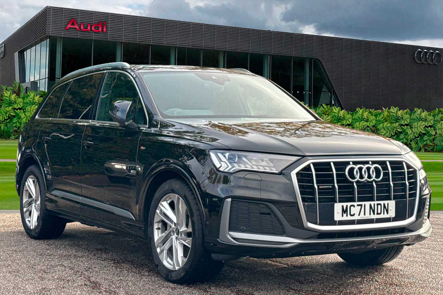 Main listing image - Audi Q7