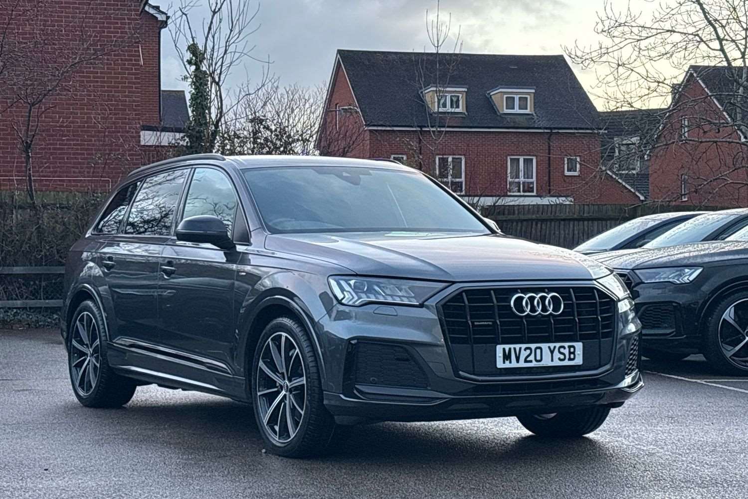 Main listing image - Audi Q7