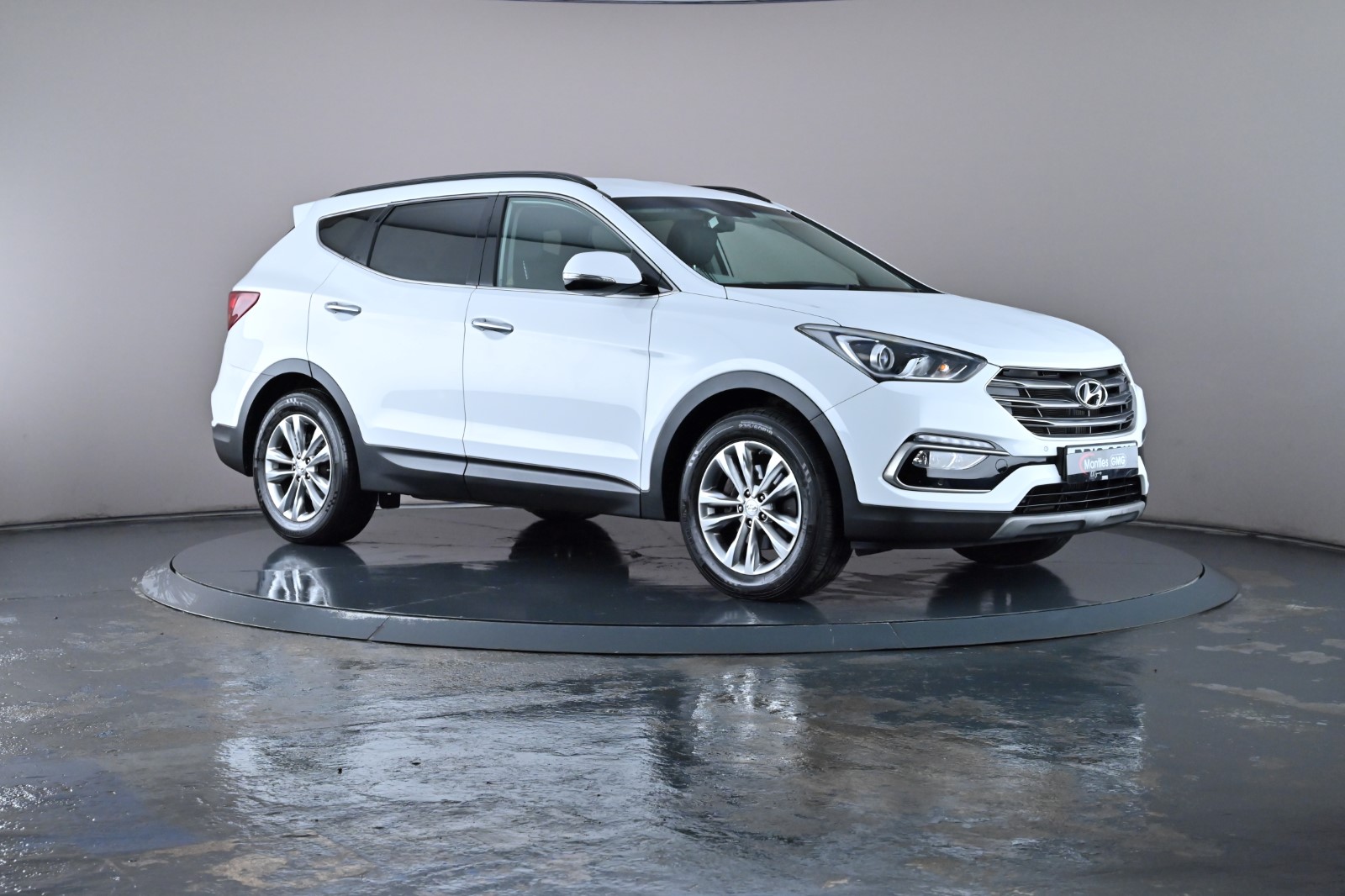 Main listing image - Hyundai Santa Fe