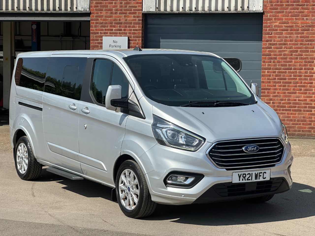Main listing image - Ford Tourneo Custom
