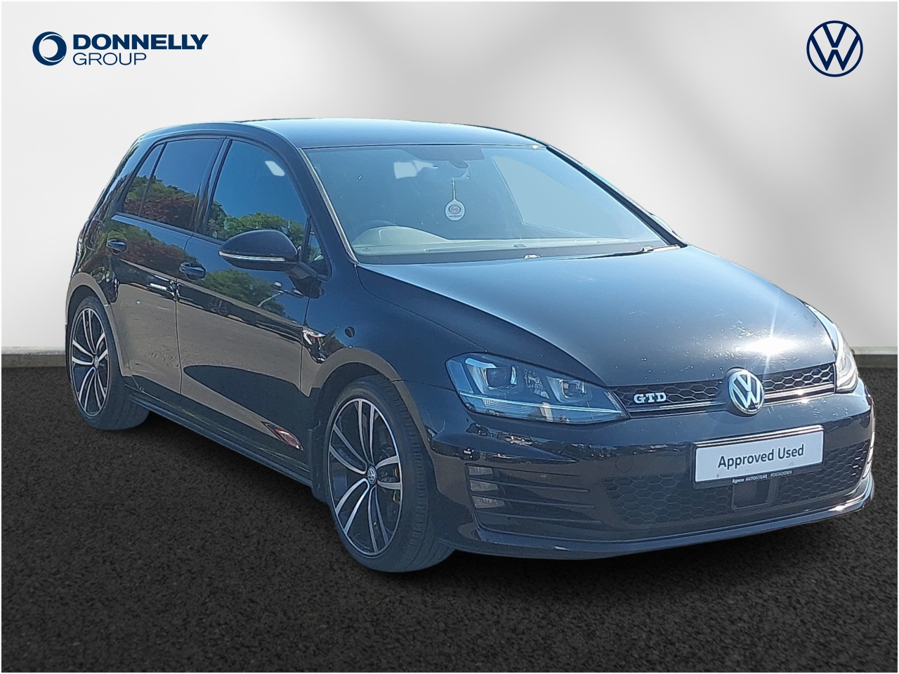 Main listing image - Volkswagen Golf