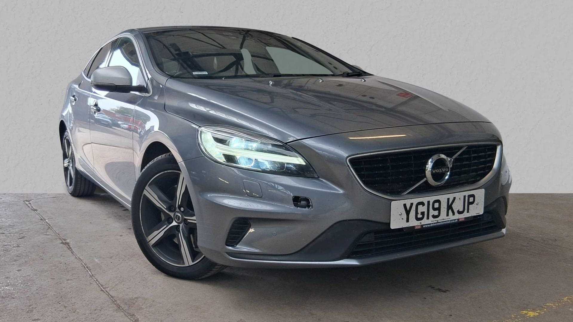 Main listing image - Volvo V40