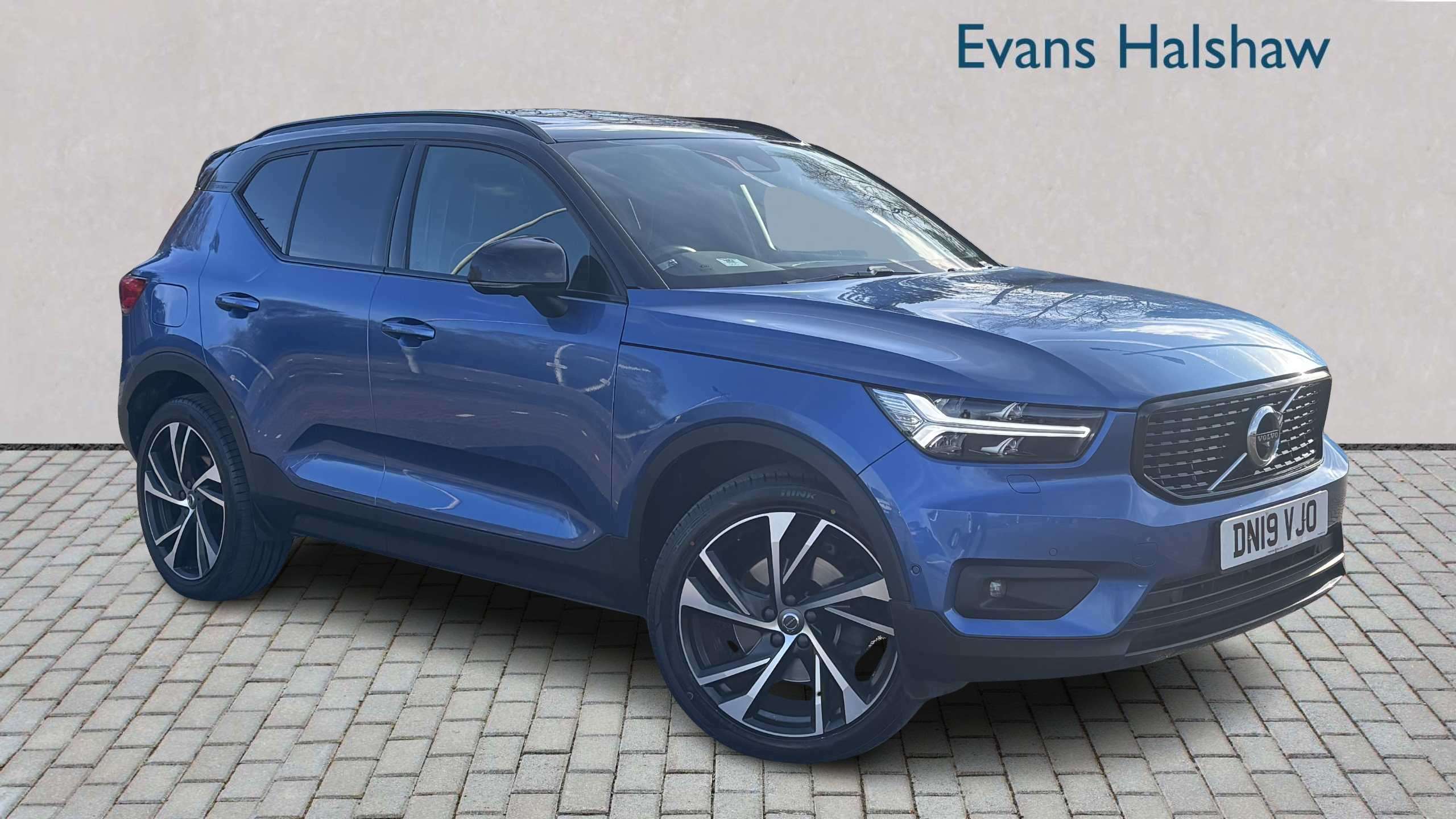 Main listing image - Volvo XC40