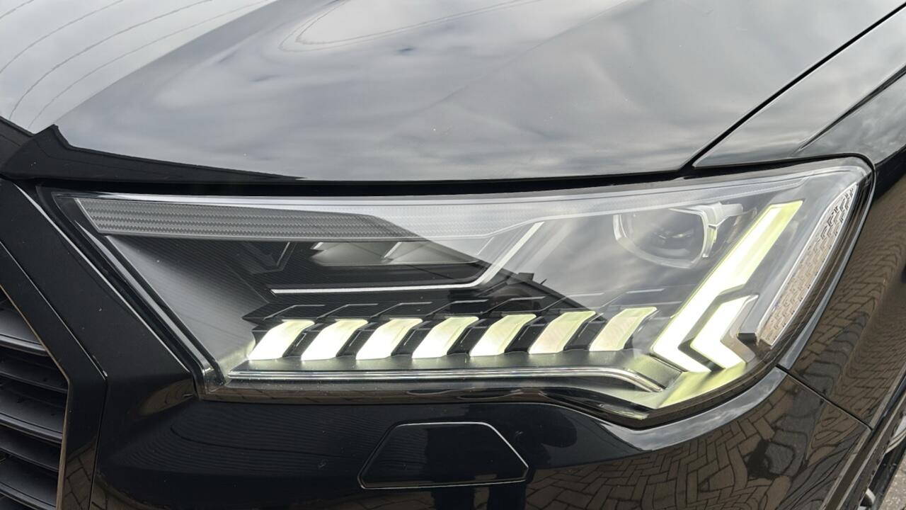 Main listing image - Audi Q7