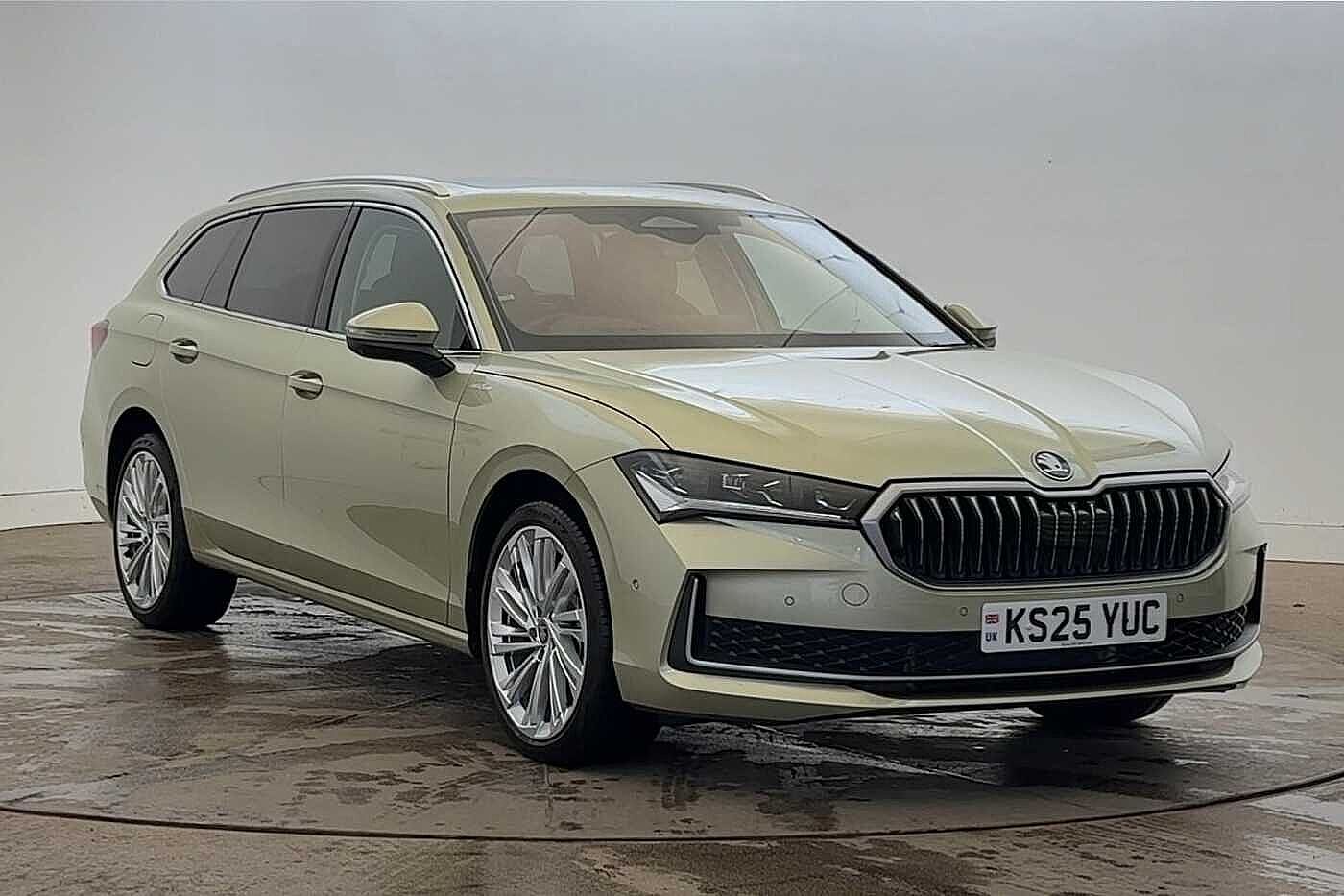 Main listing image - Skoda Superb Estate