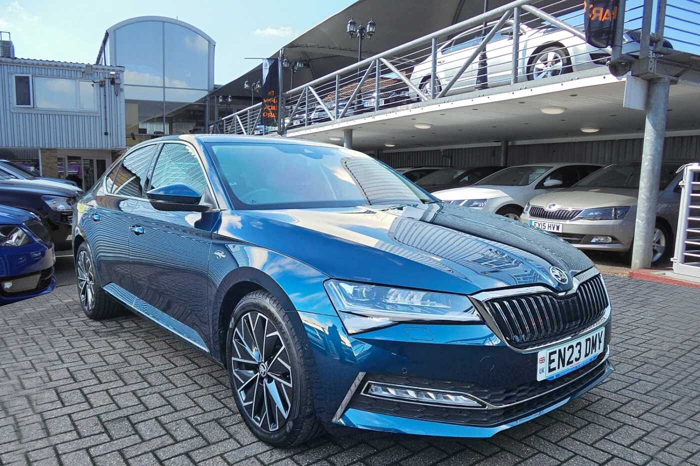 Main listing image - Skoda Superb