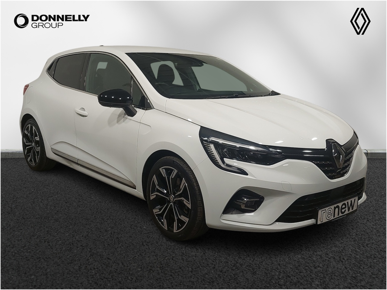 Main listing image - Renault Clio