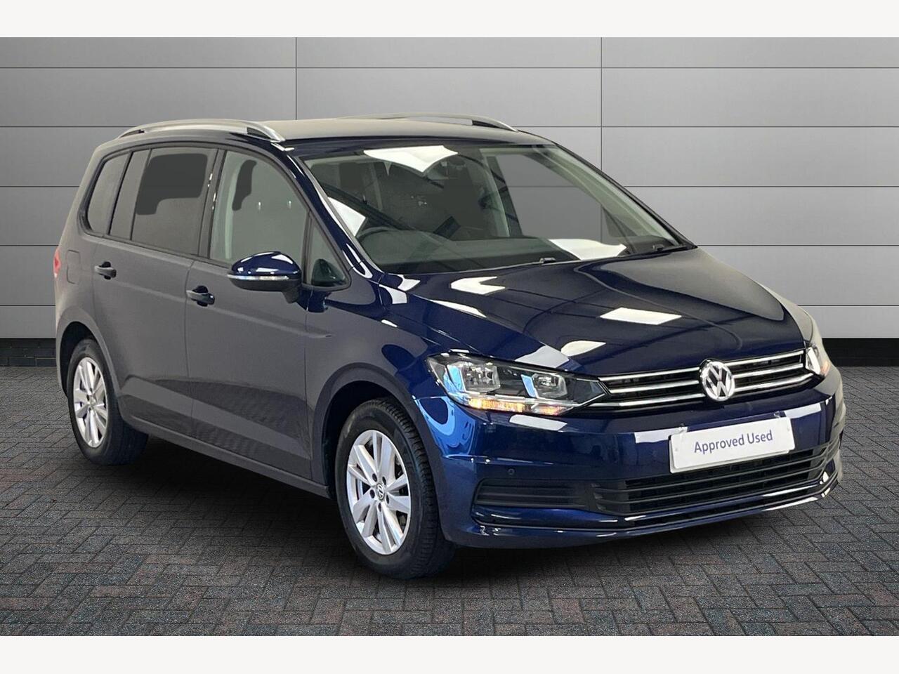 Main listing image - Volkswagen Touran