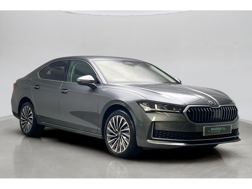 Main listing image - Skoda Superb