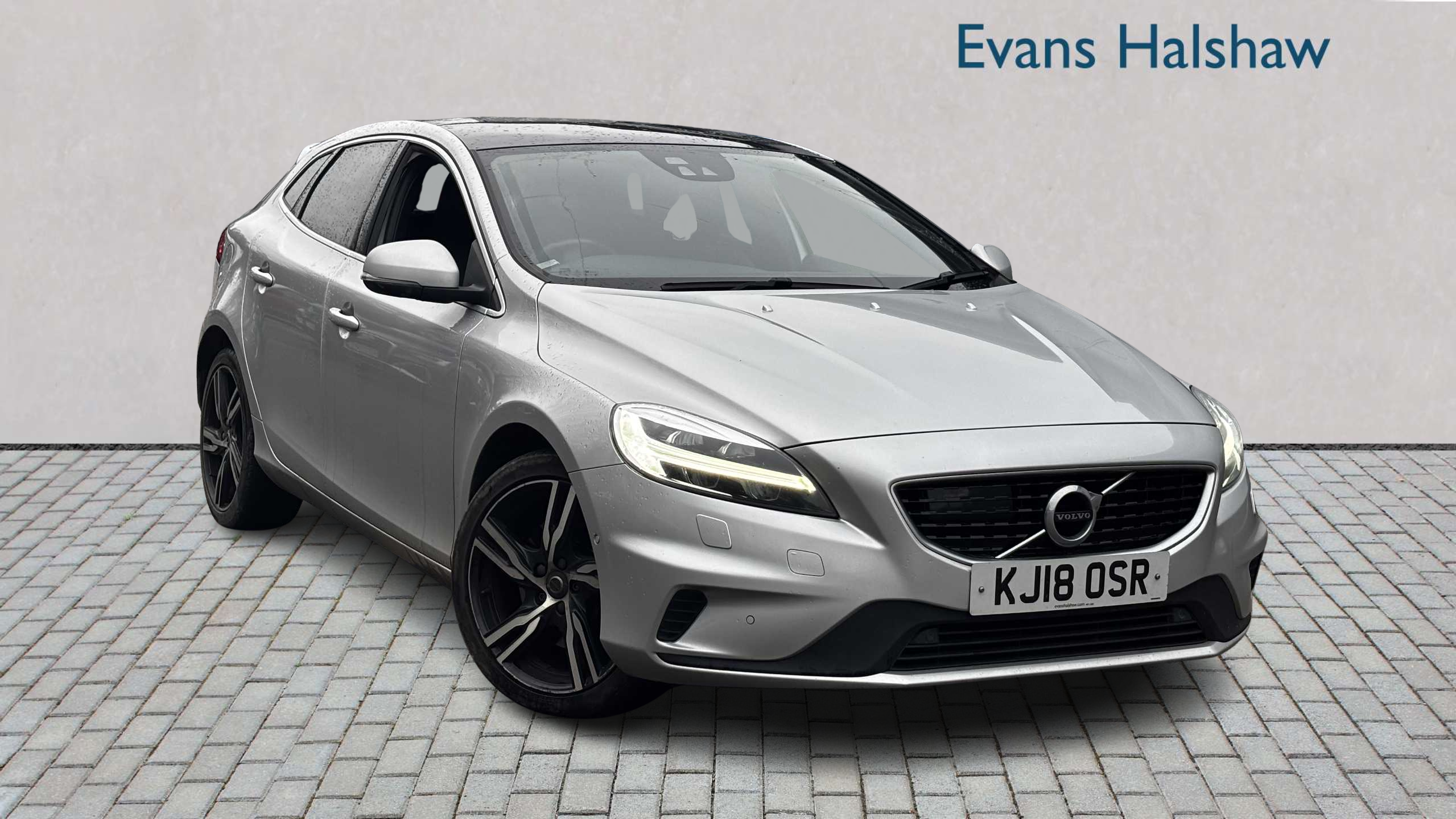 Main listing image - Volvo V40