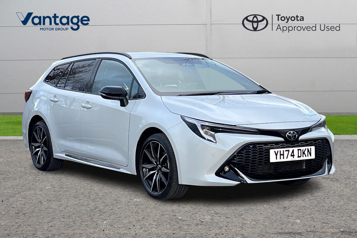 Main listing image - Toyota Corolla Touring Sport