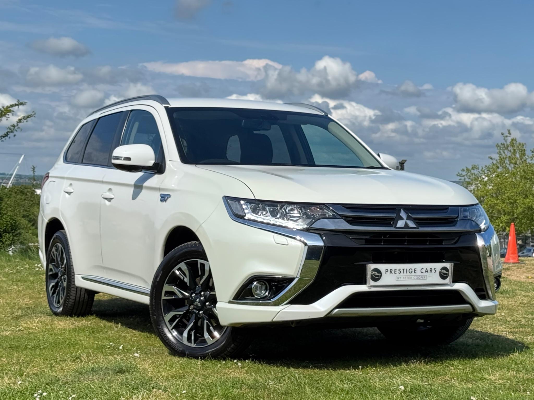 Main listing image - Mitsubishi Outlander