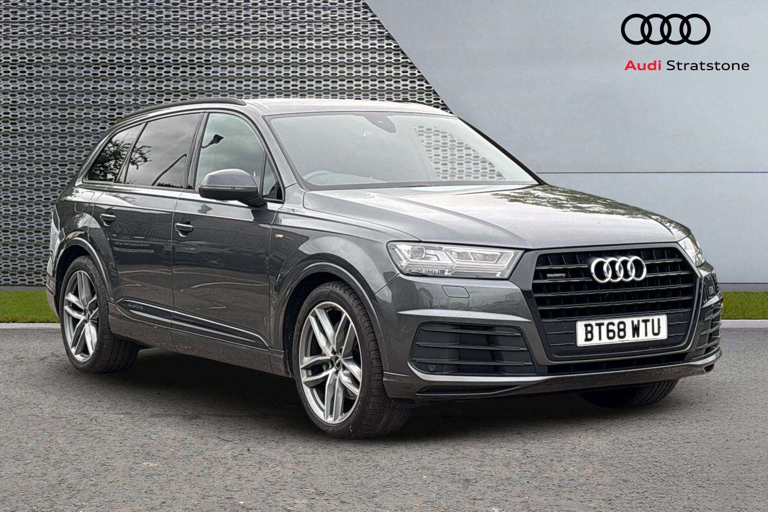 Main listing image - Audi Q7