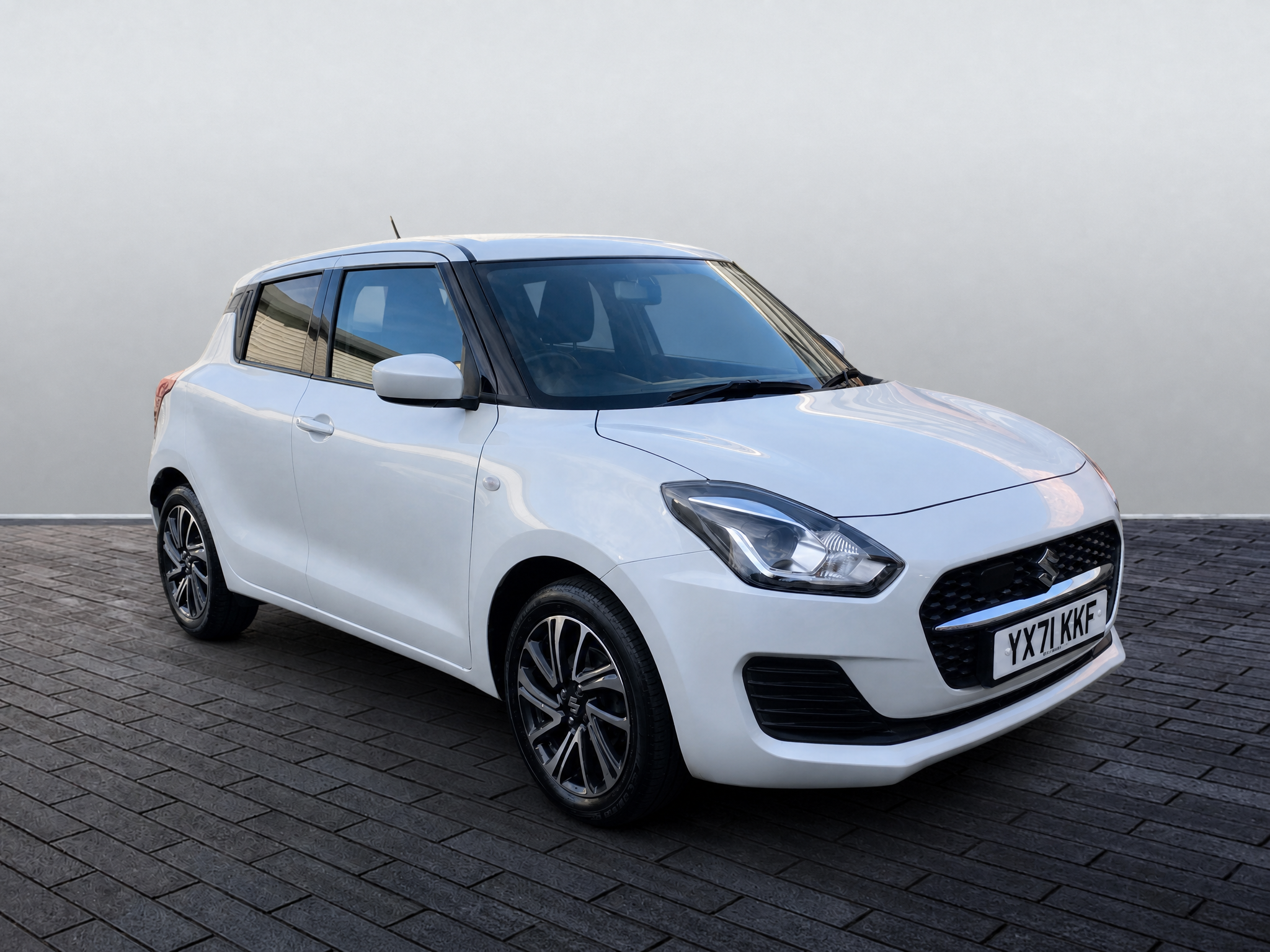 Main listing image - Suzuki Swift