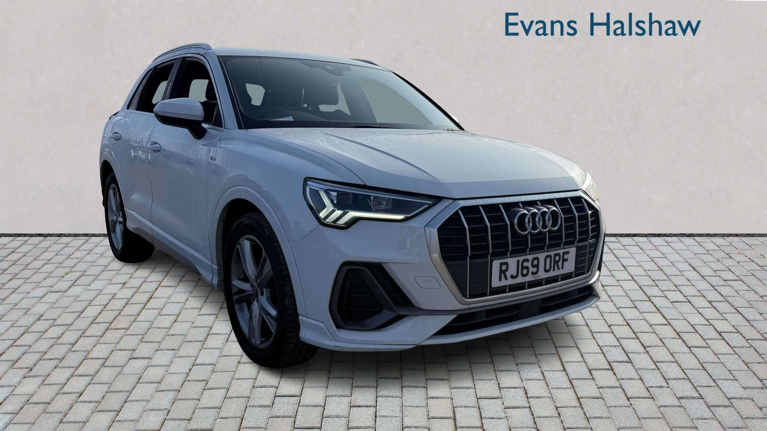 Main listing image - Audi Q3