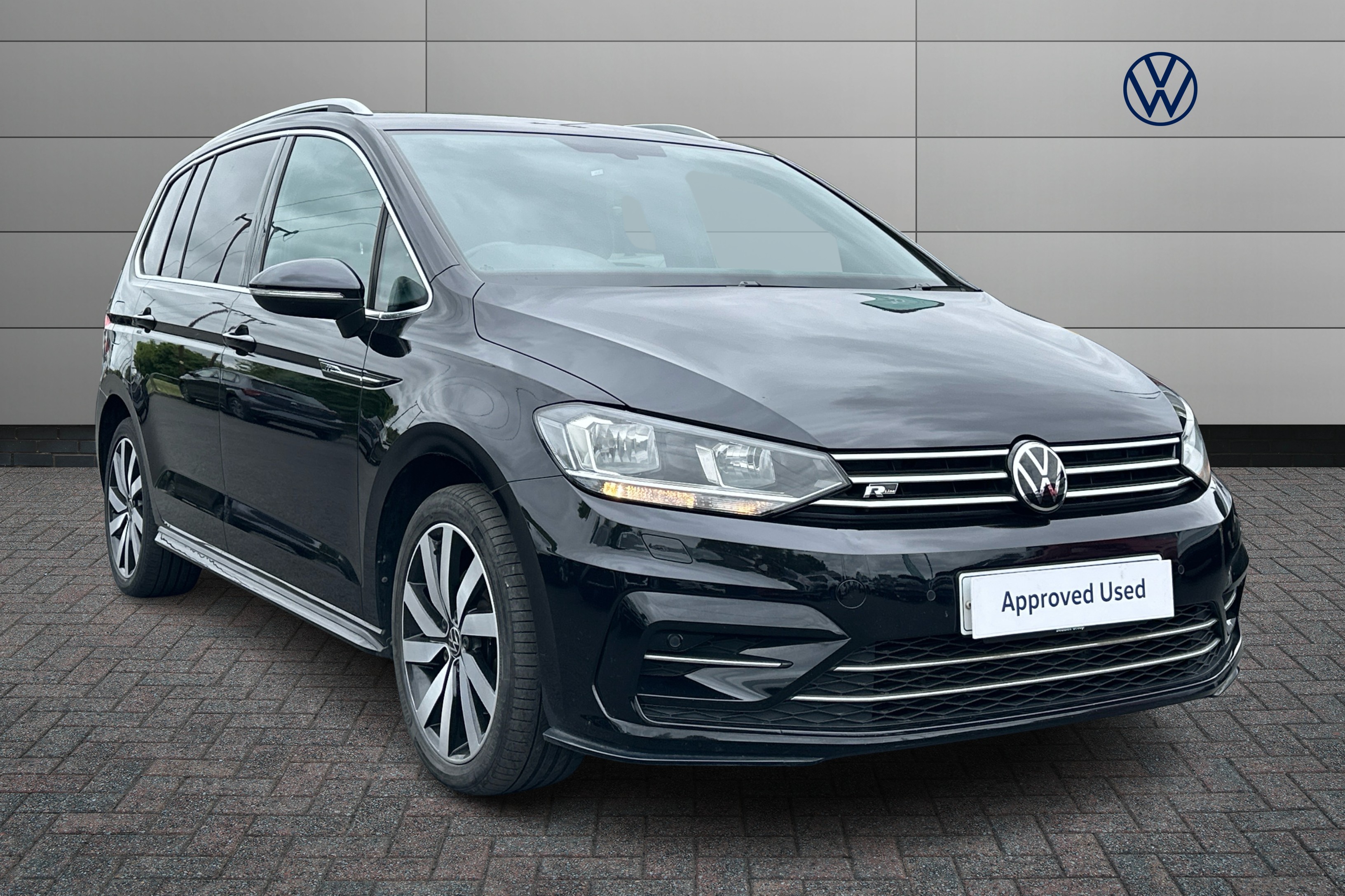 Main listing image - Volkswagen Touran