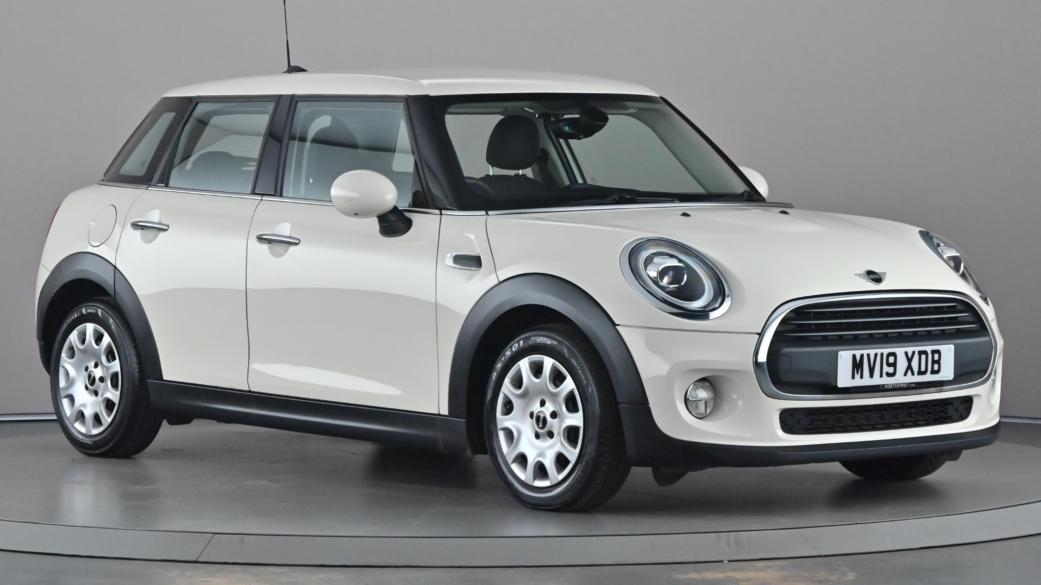 Main listing image - MINI Hatchback 5dr