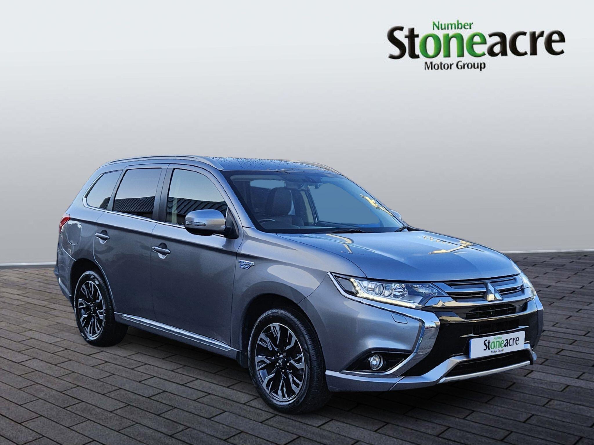 Main listing image - Mitsubishi Outlander