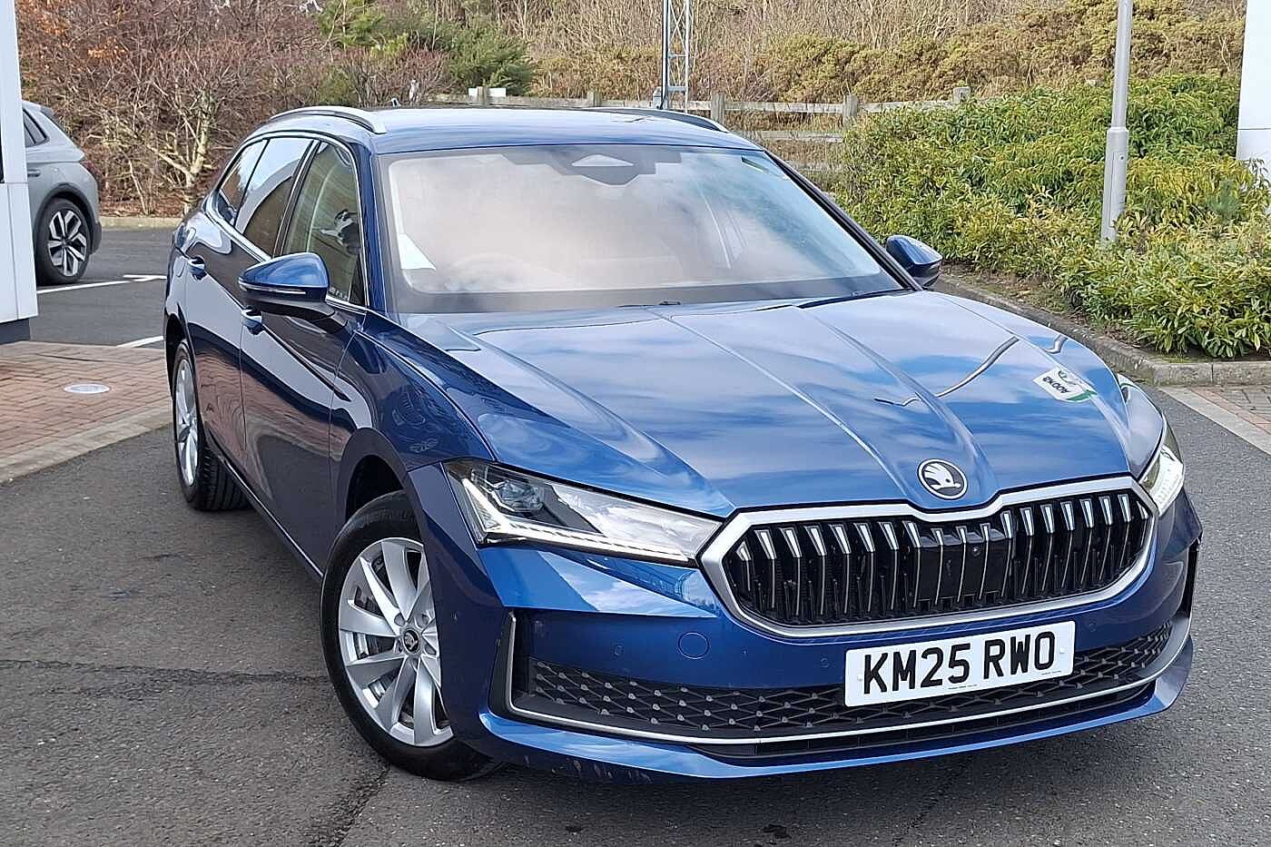 Main listing image - Skoda Superb Estate