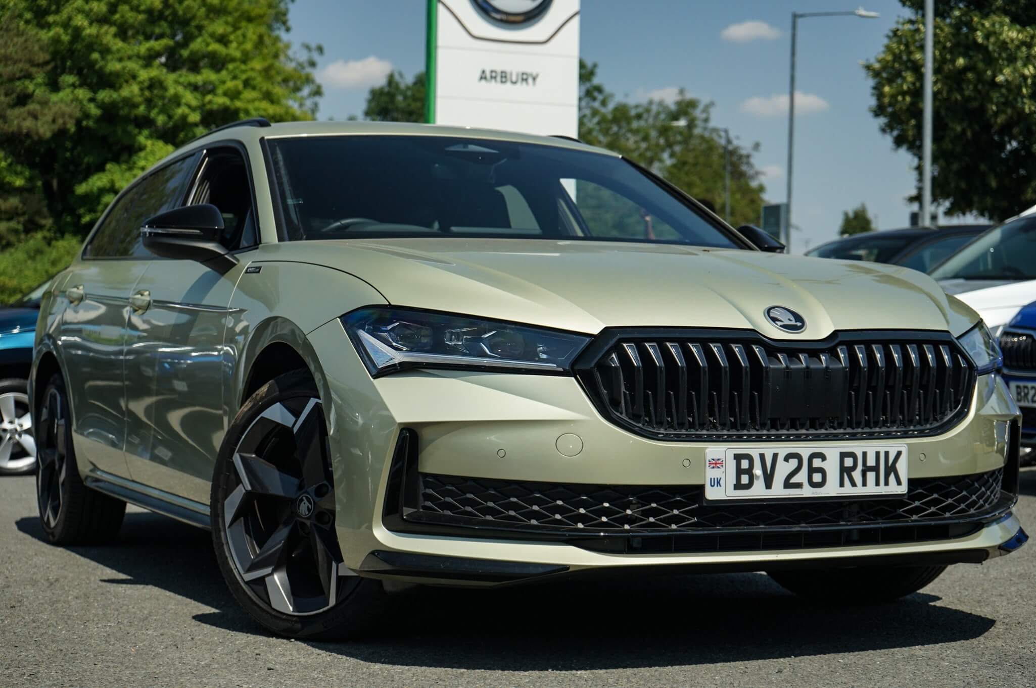 Main listing image - Skoda Superb