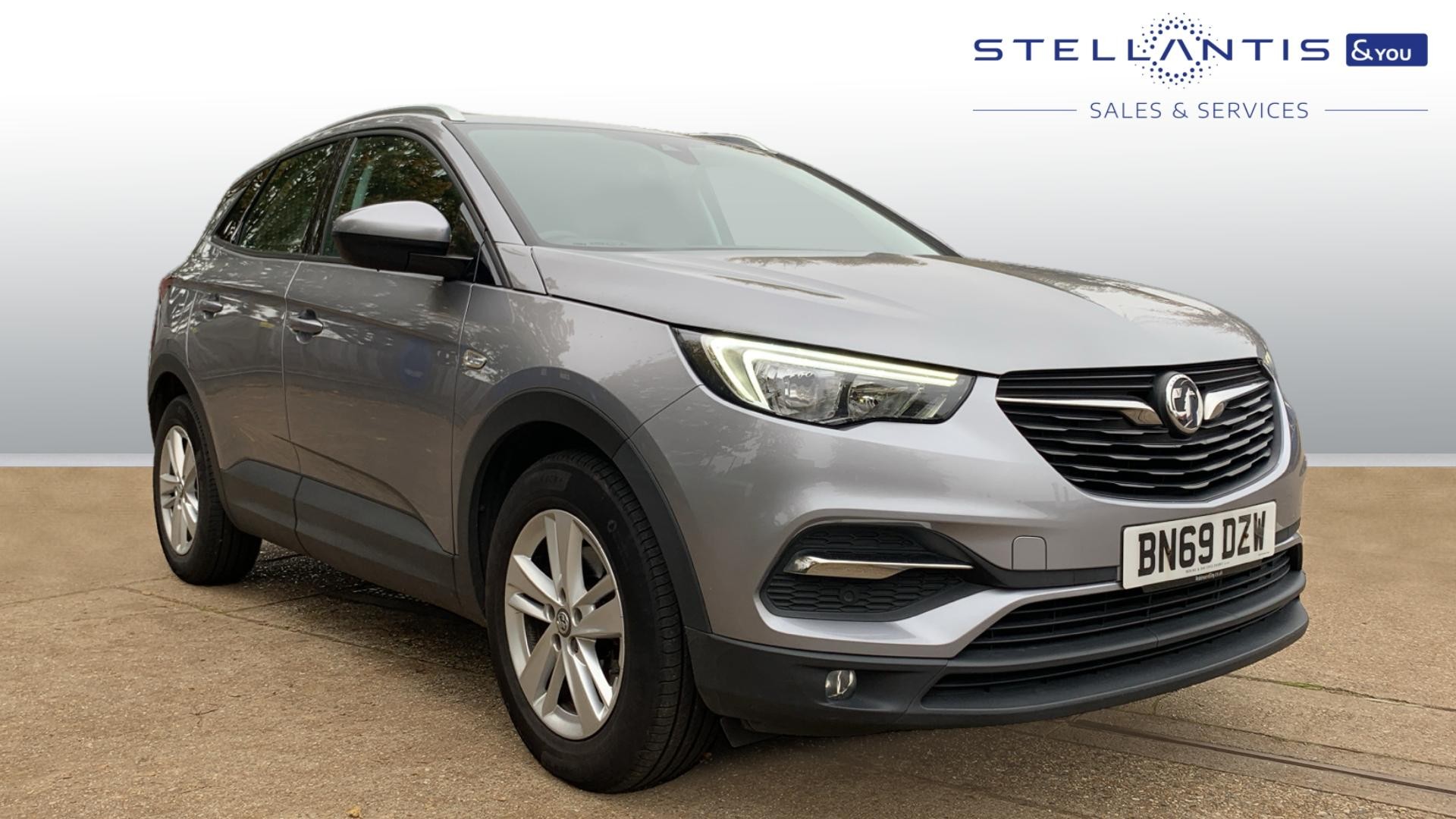 Main listing image - Vauxhall Grandland X