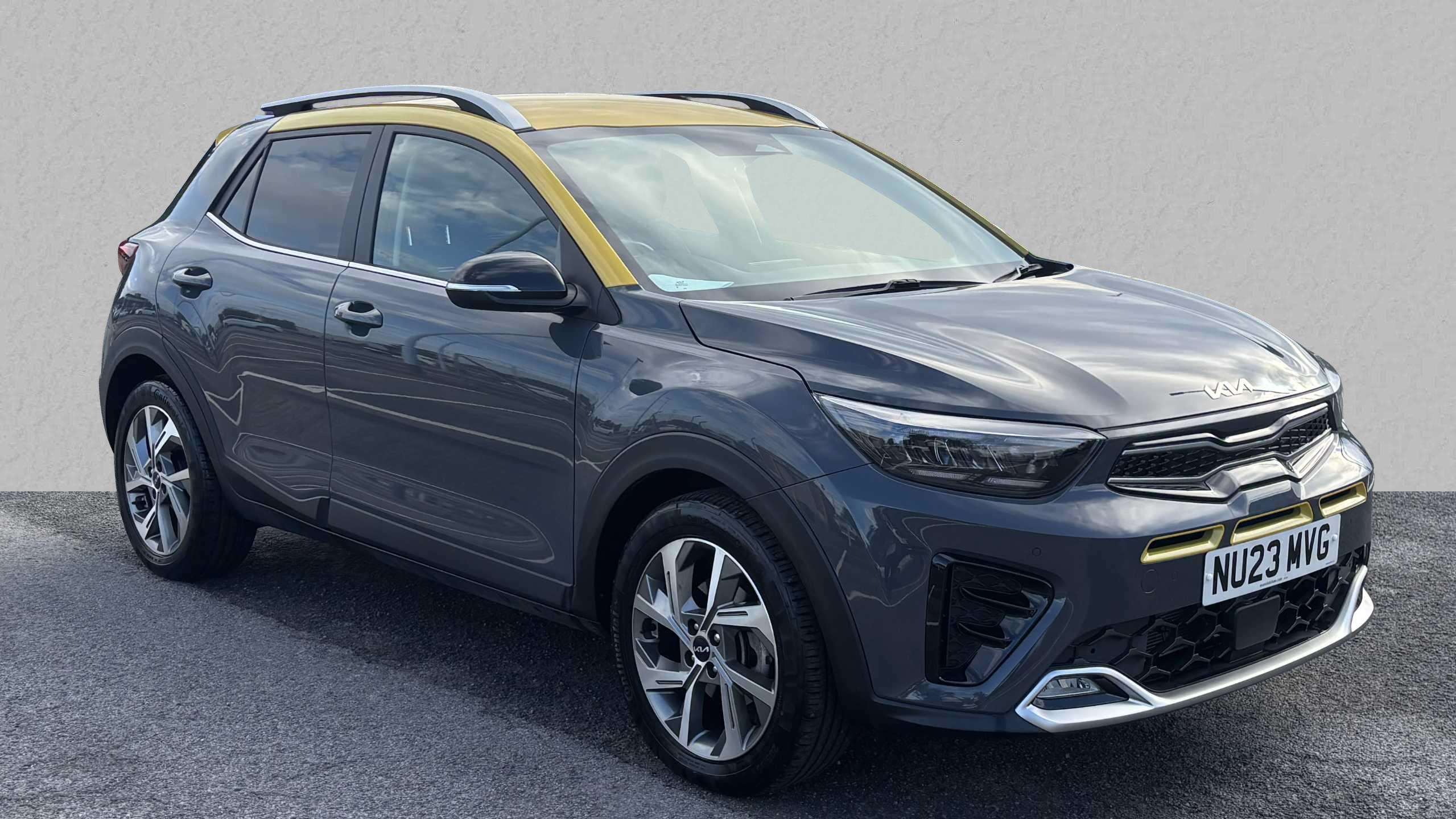 Main listing image - Kia Stonic