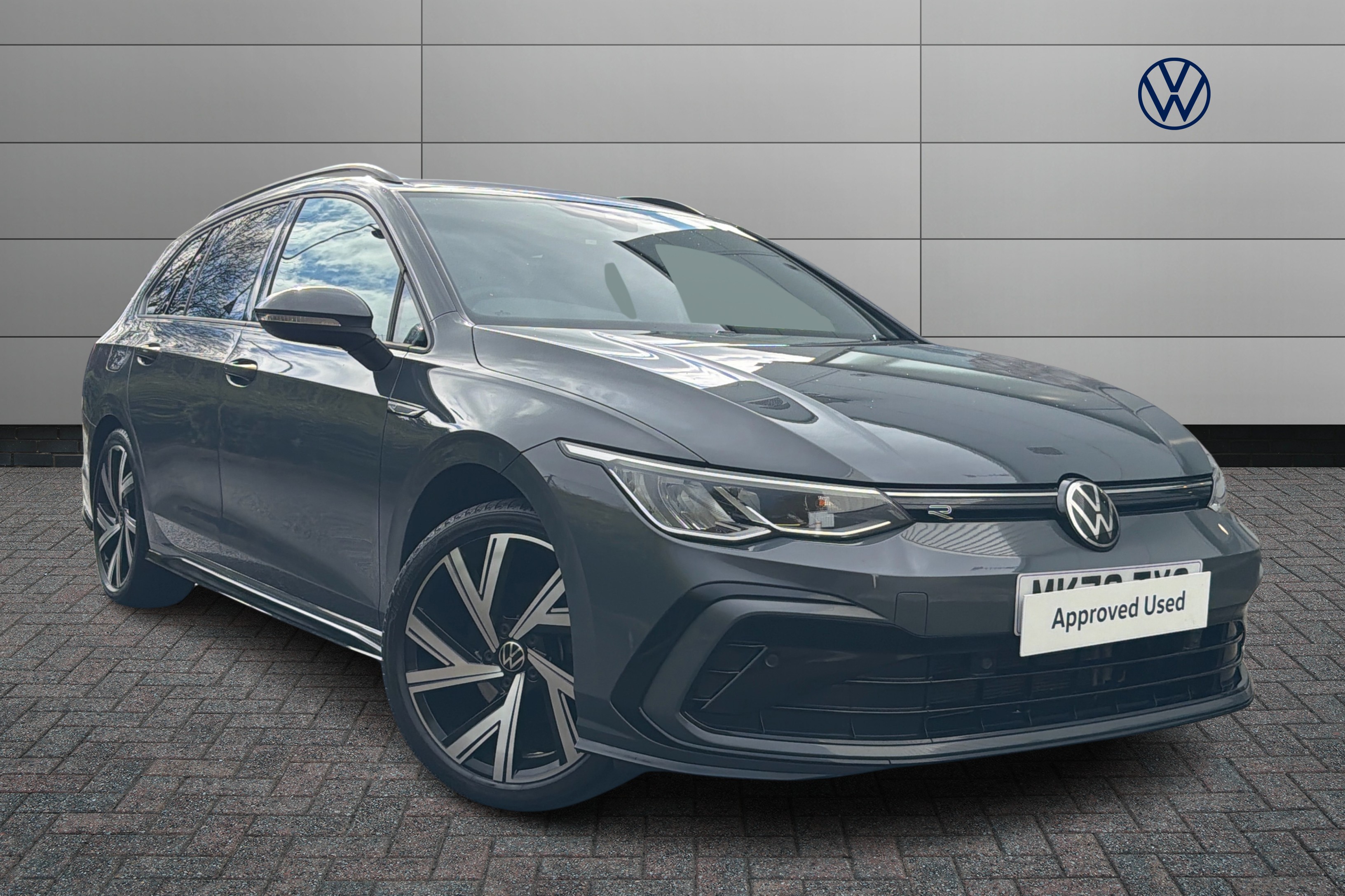 Main listing image - Volkswagen Golf Estate