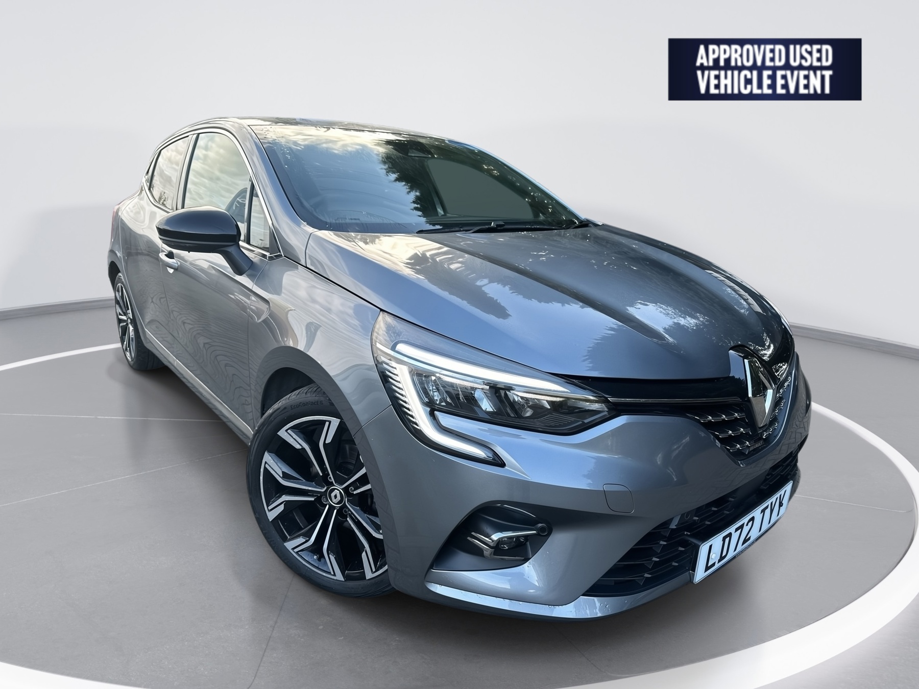 Main listing image - Renault Clio