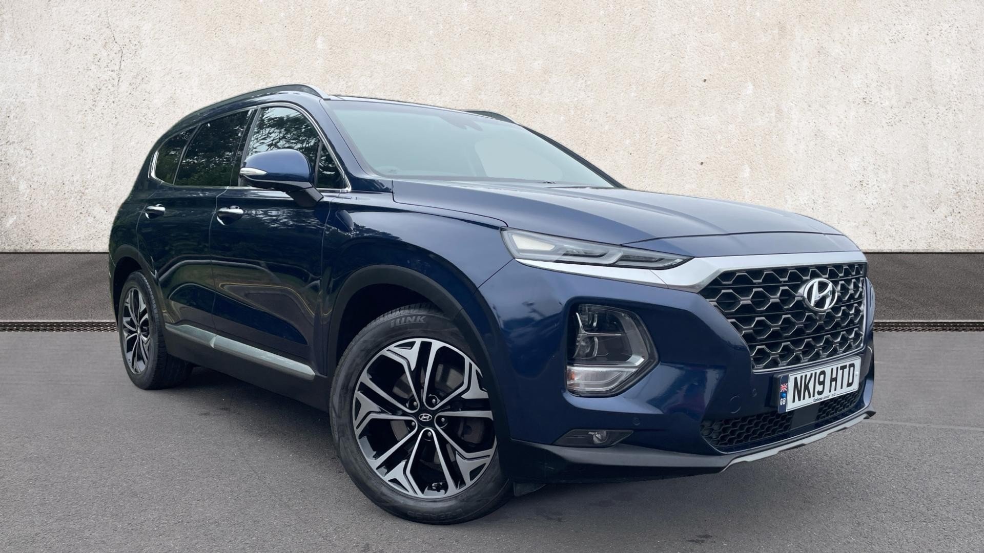 Main listing image - Hyundai Santa Fe