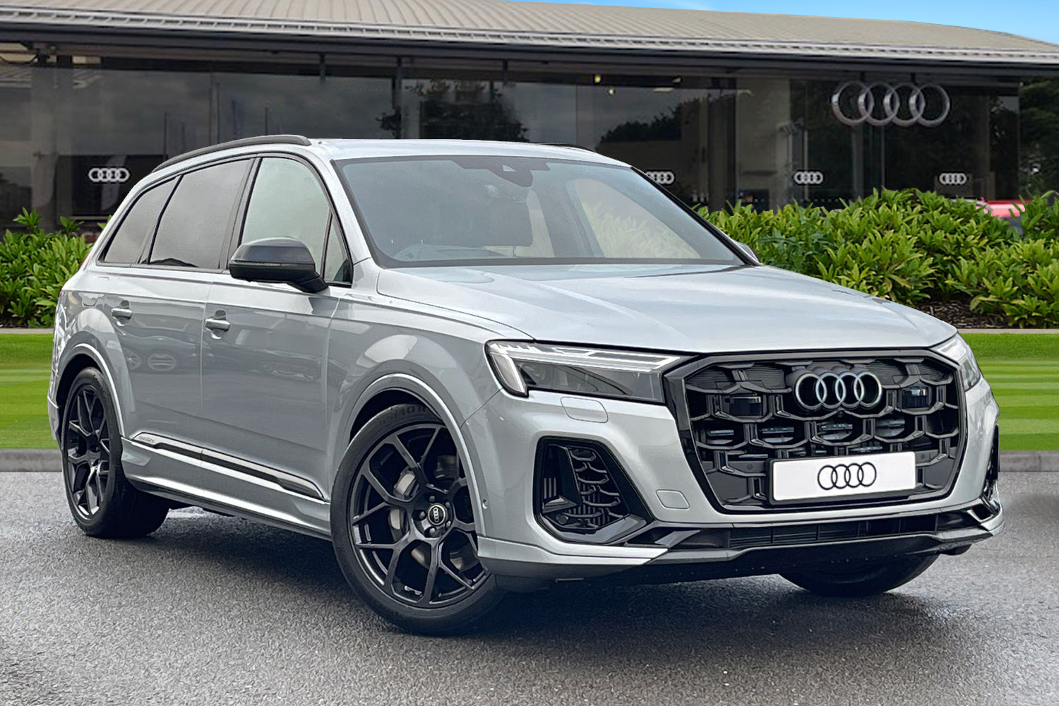 Main listing image - Audi Q7