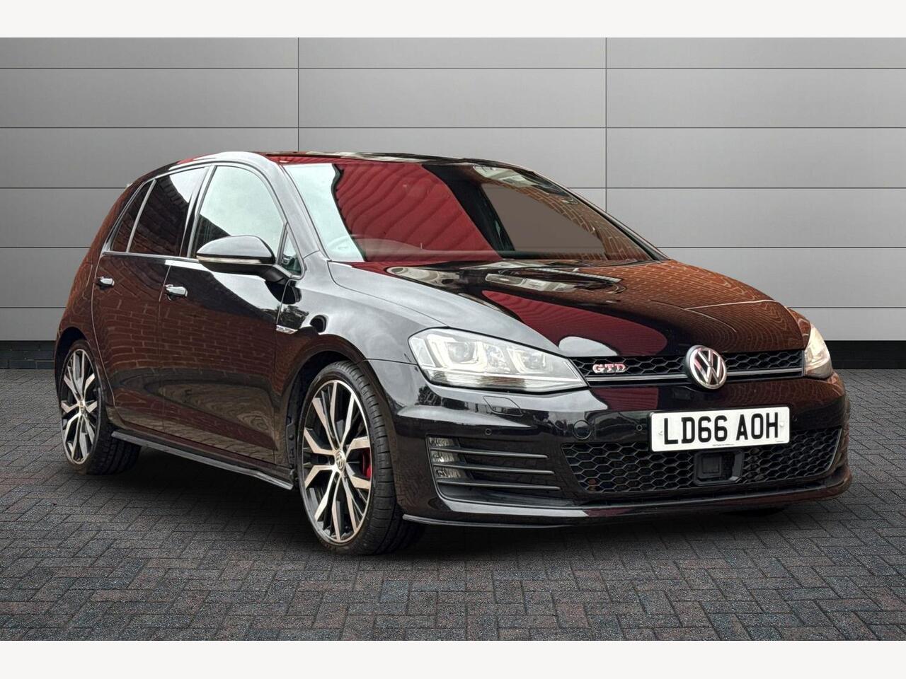 Main listing image - Volkswagen Golf