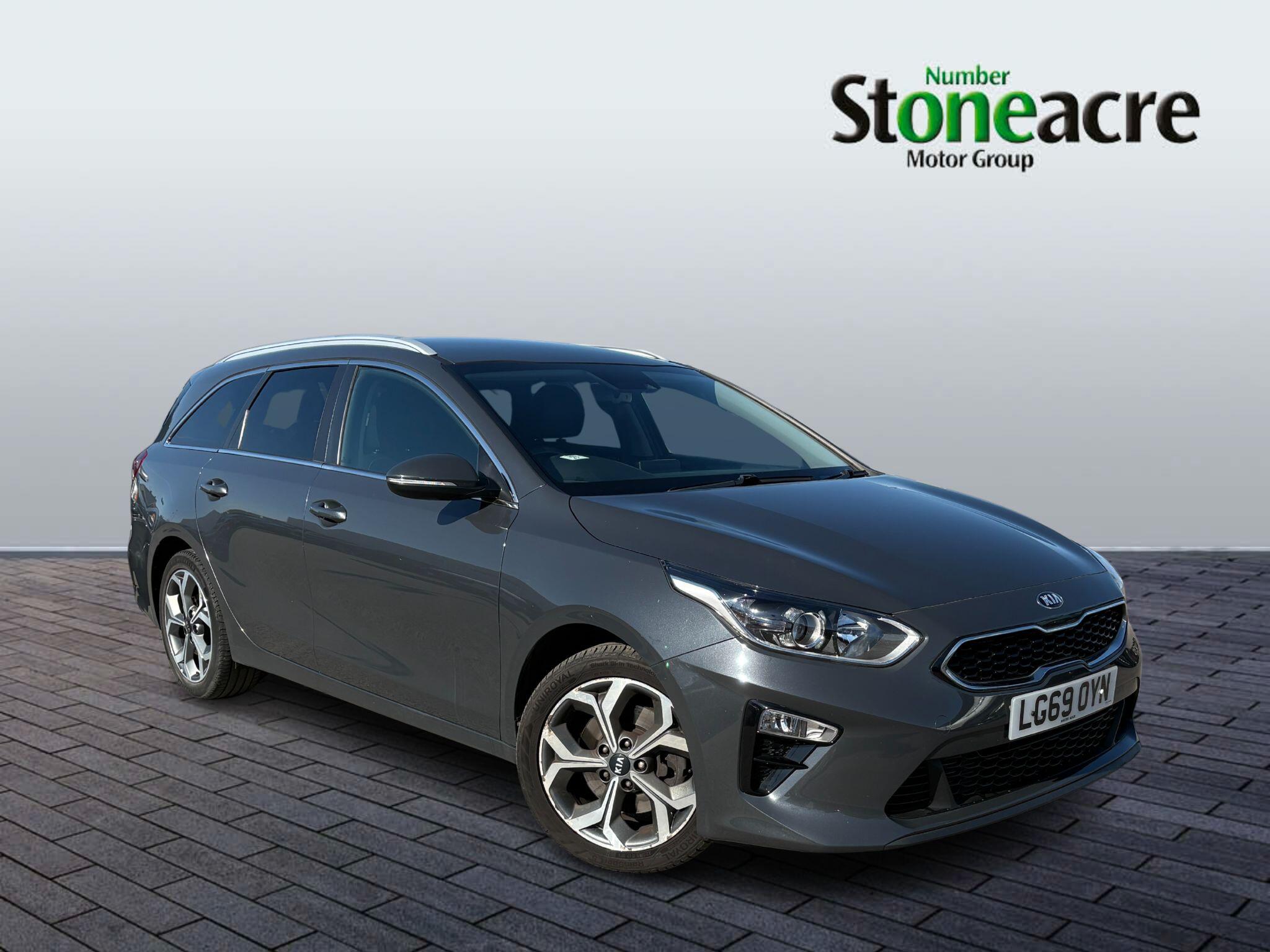 Main listing image - Kia Ceed SW