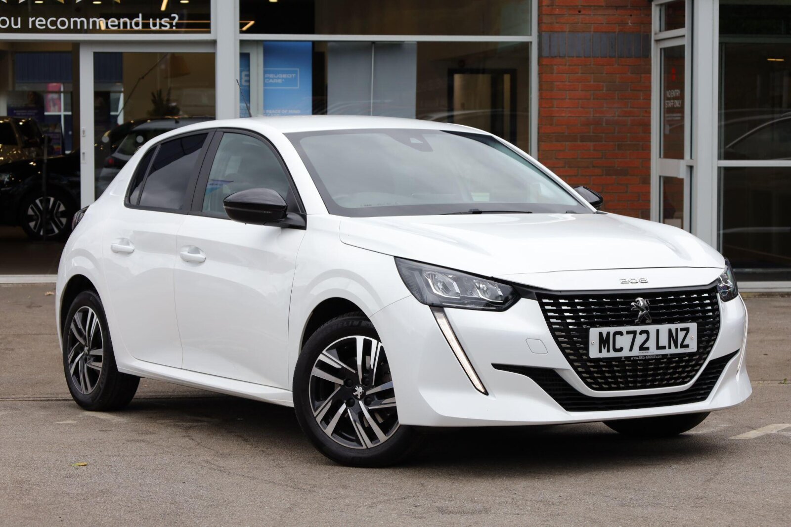 Main listing image - Peugeot 208