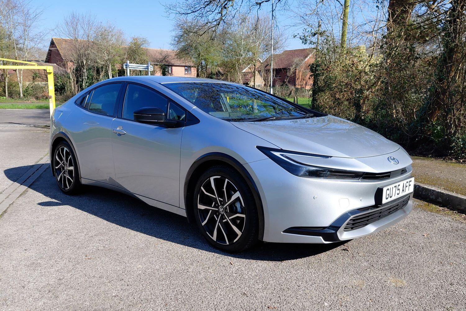 Main listing image - Toyota Prius Plug-In