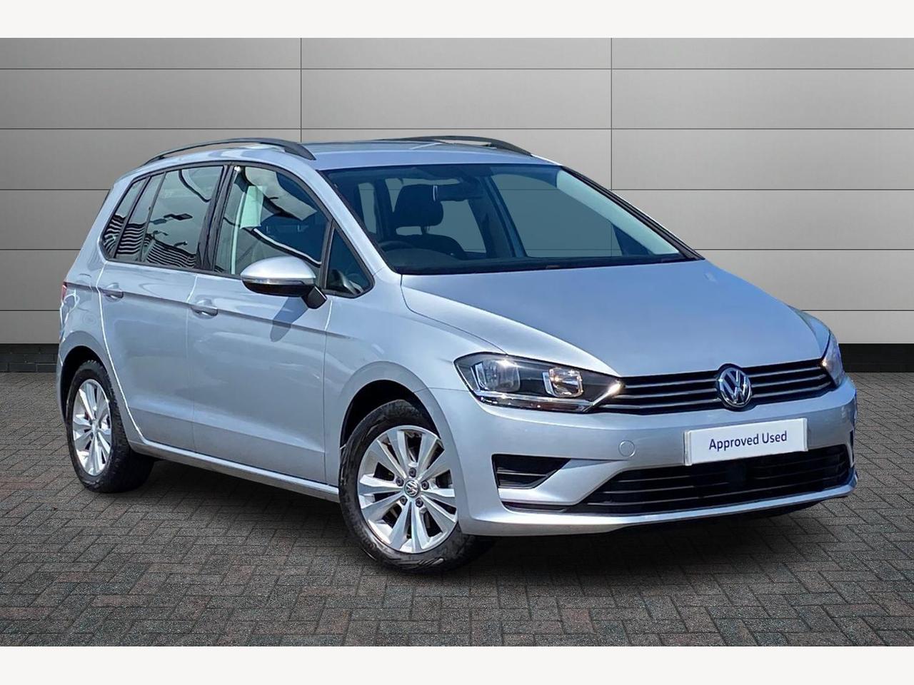 Main listing image - Volkswagen Golf SV