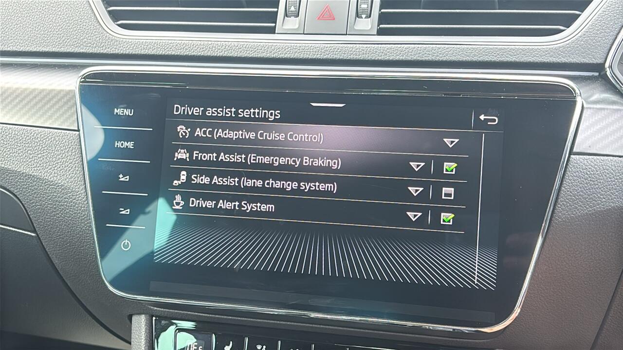 Main listing image - Skoda Superb