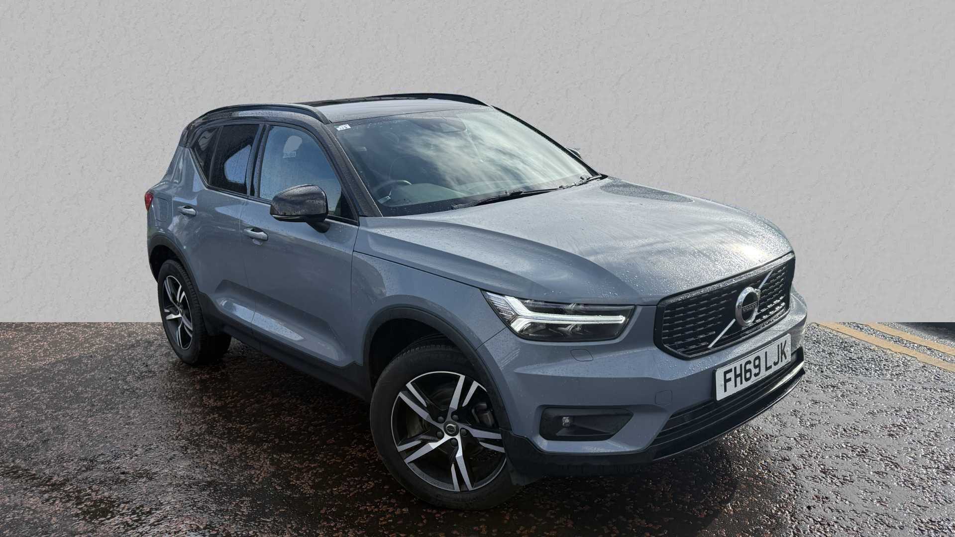 Main listing image - Volvo XC40