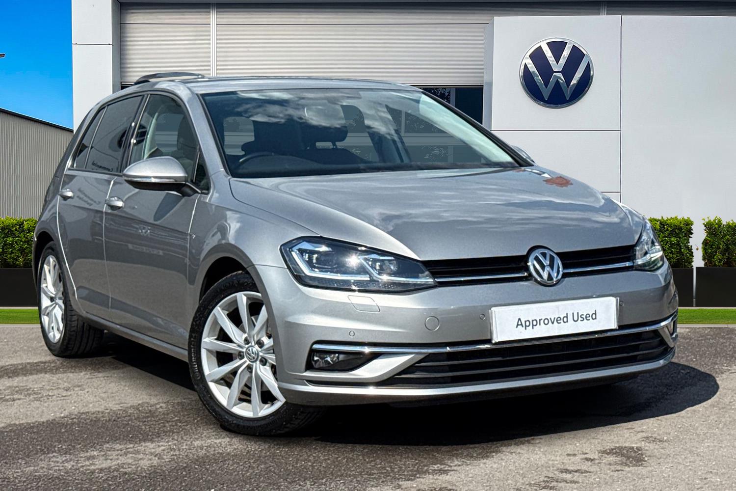Main listing image - Volkswagen Golf