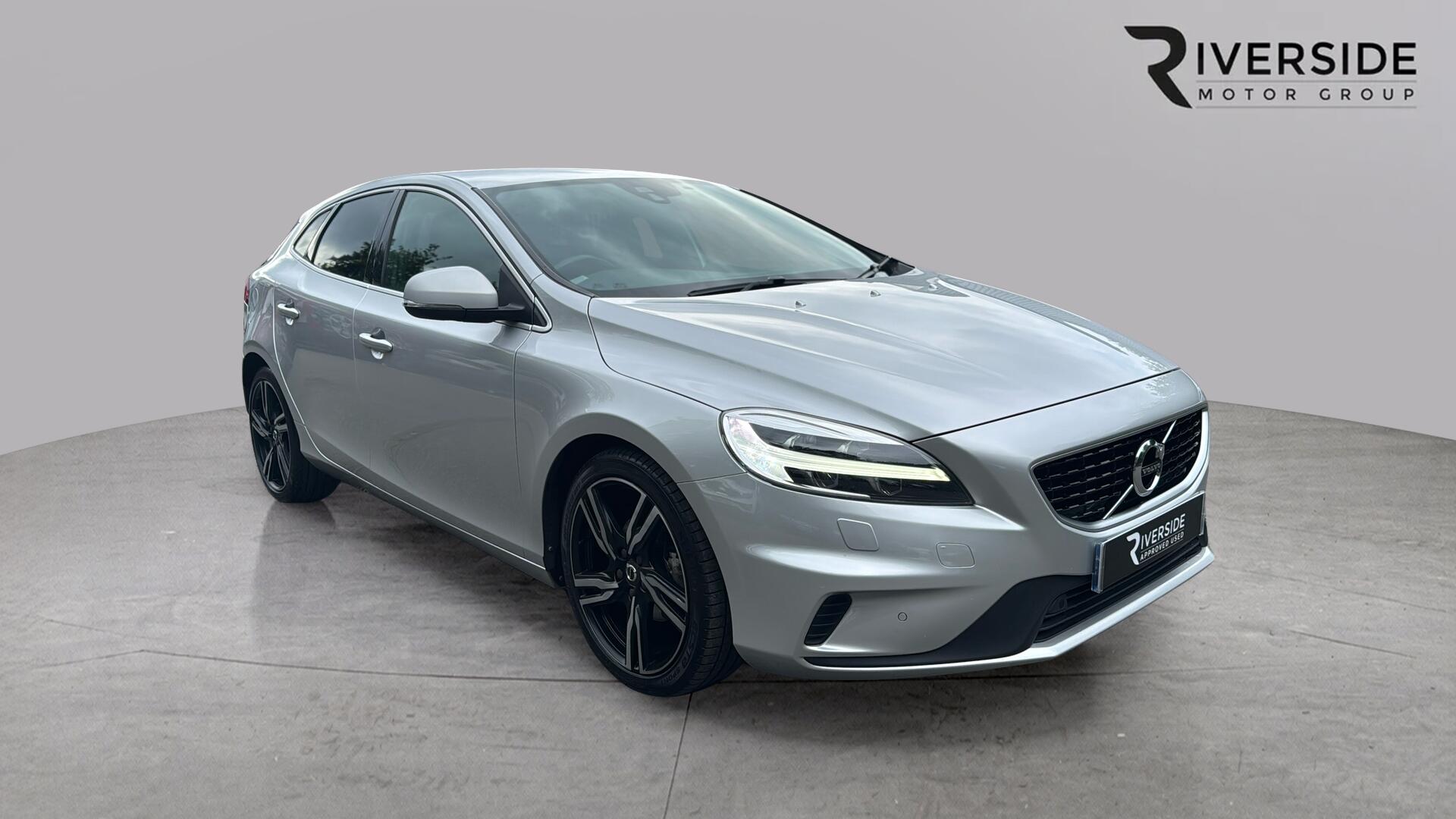 Main listing image - Volvo V40