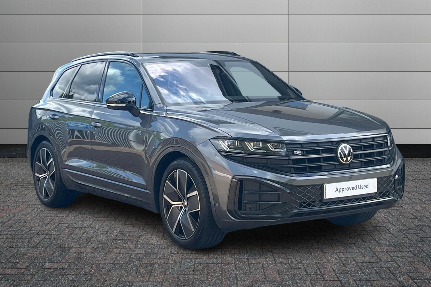 Main listing image - Volkswagen Touareg