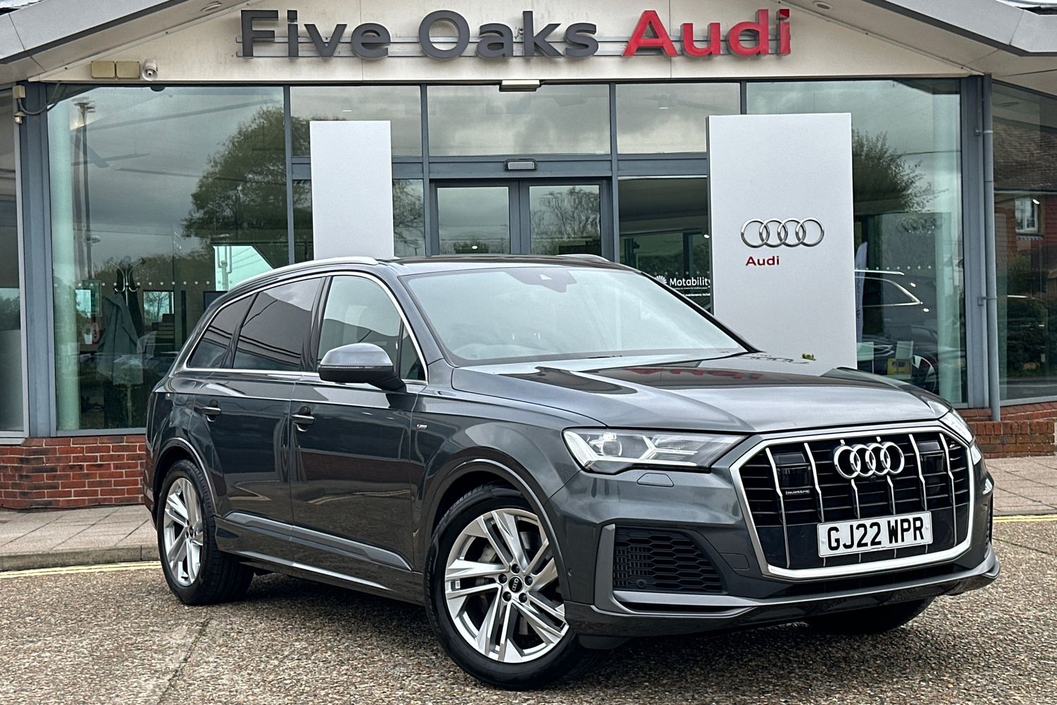 Main listing image - Audi Q7