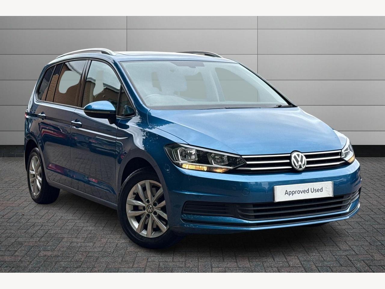 Main listing image - Volkswagen Touran