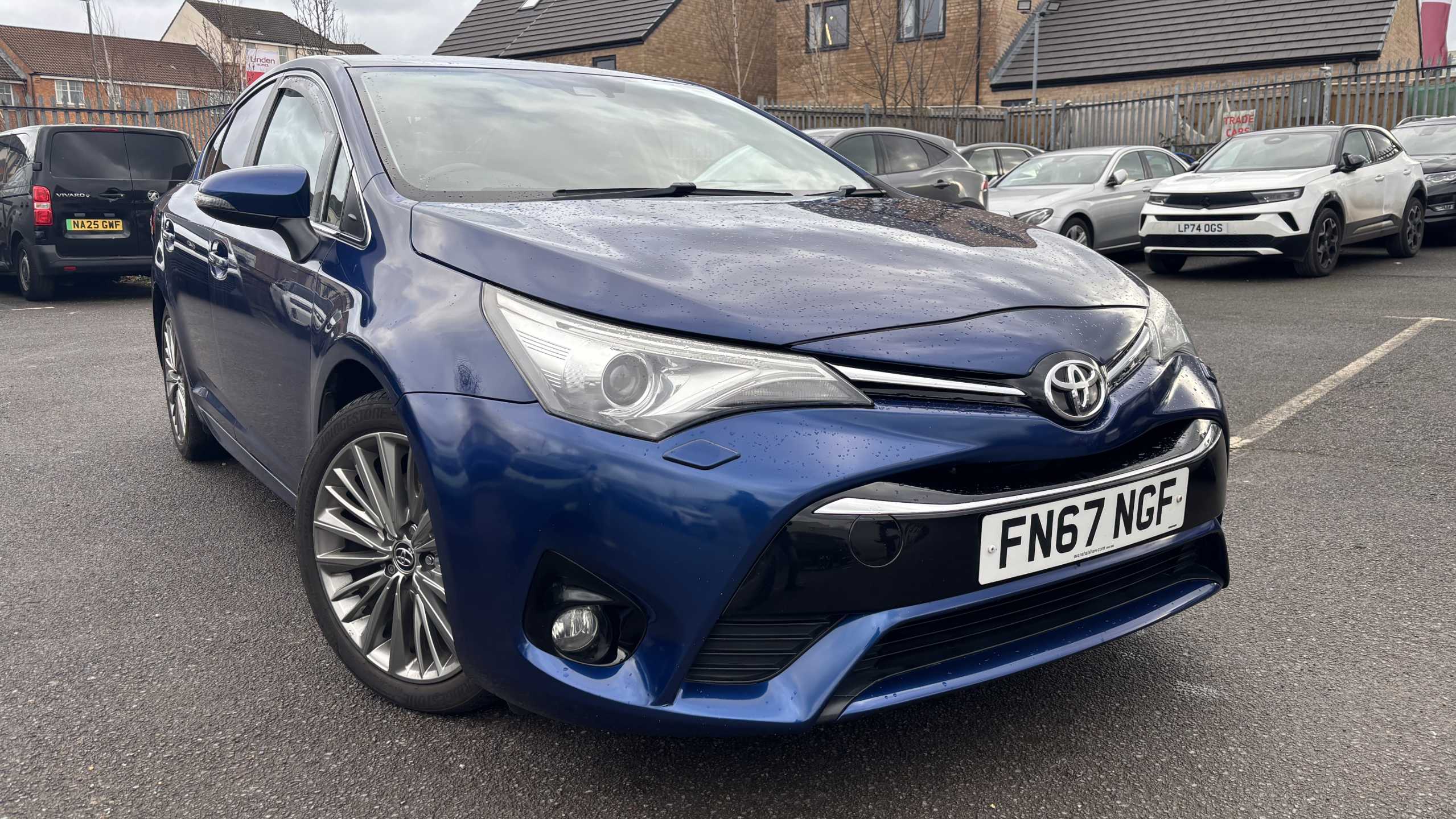 Main listing image - Toyota Avensis