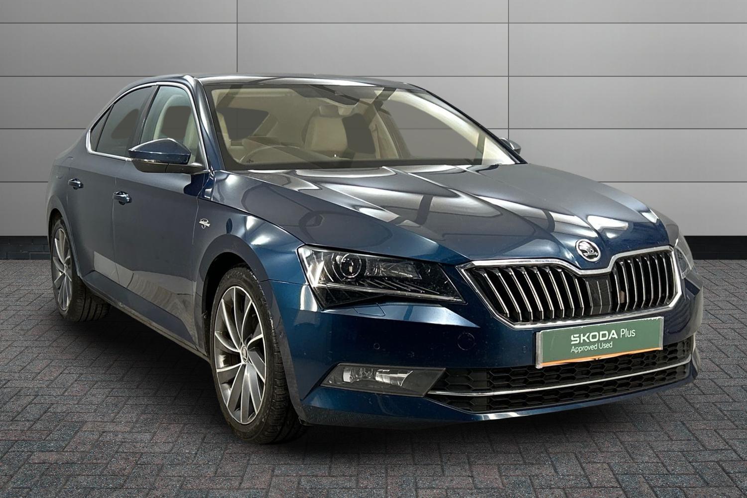 Main listing image - Skoda Superb