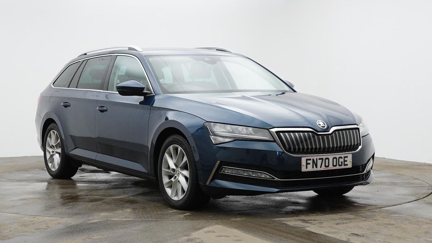 Main listing image - Skoda Superb Estate