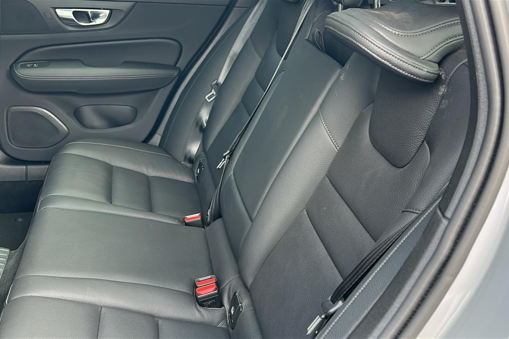 Main listing image - Volvo XC40