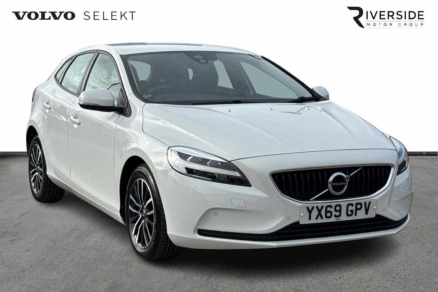 Main listing image - Volvo V40