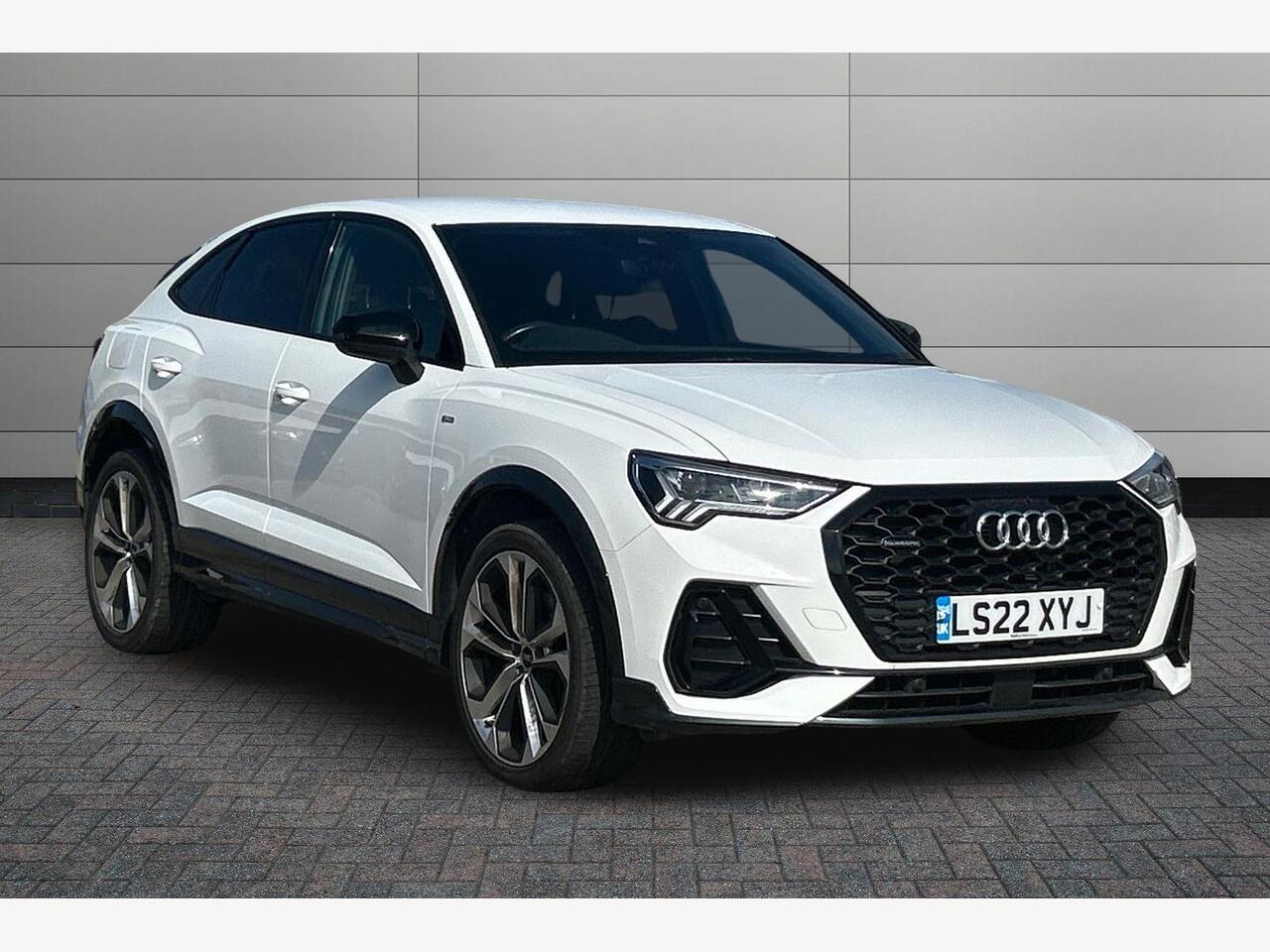 Main listing image - Audi Q3