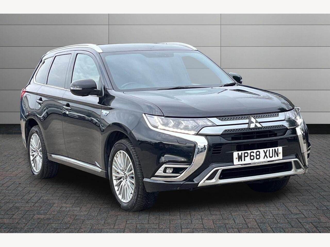 Main listing image - Mitsubishi Outlander