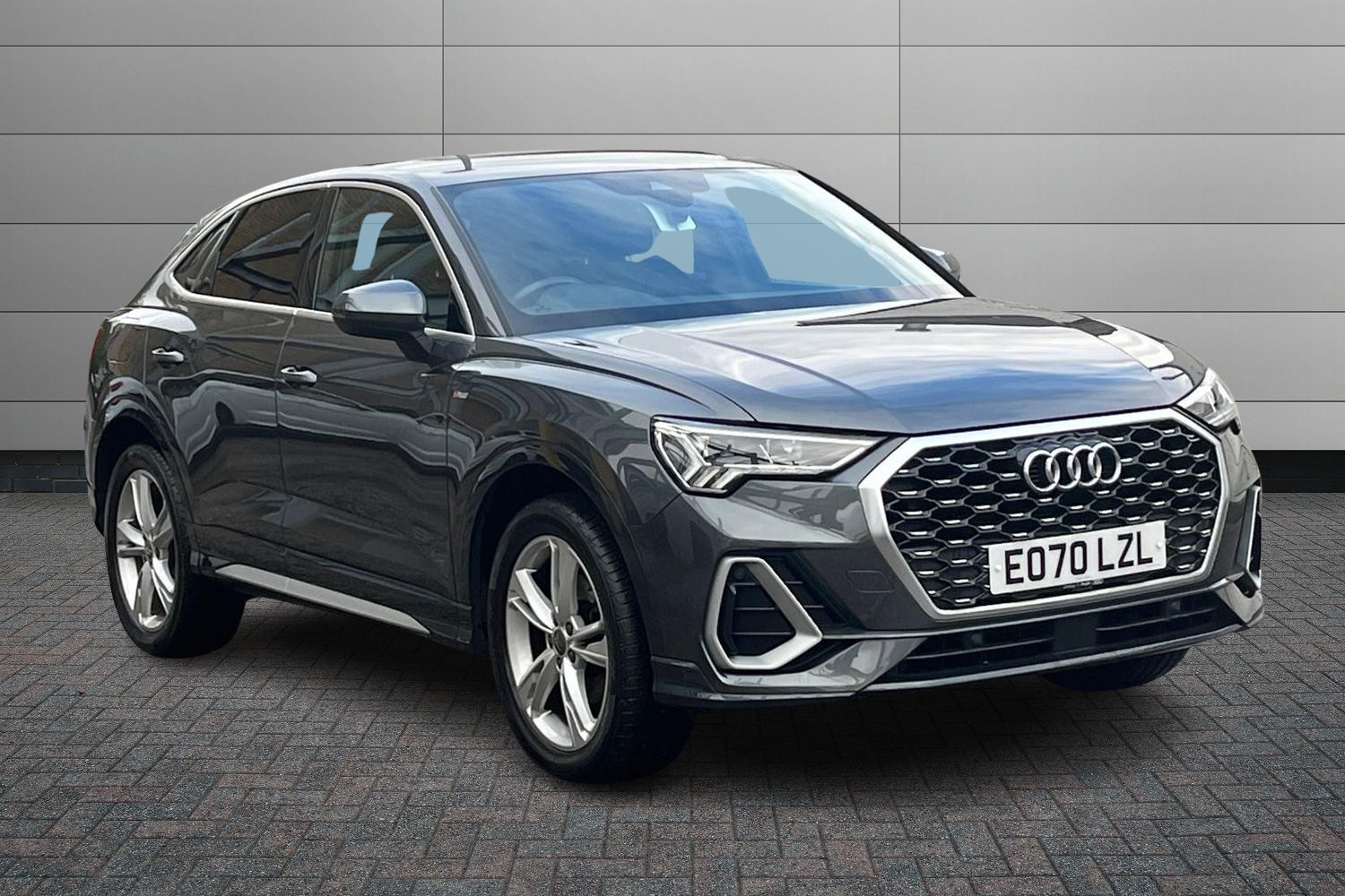 Main listing image - Audi Q3